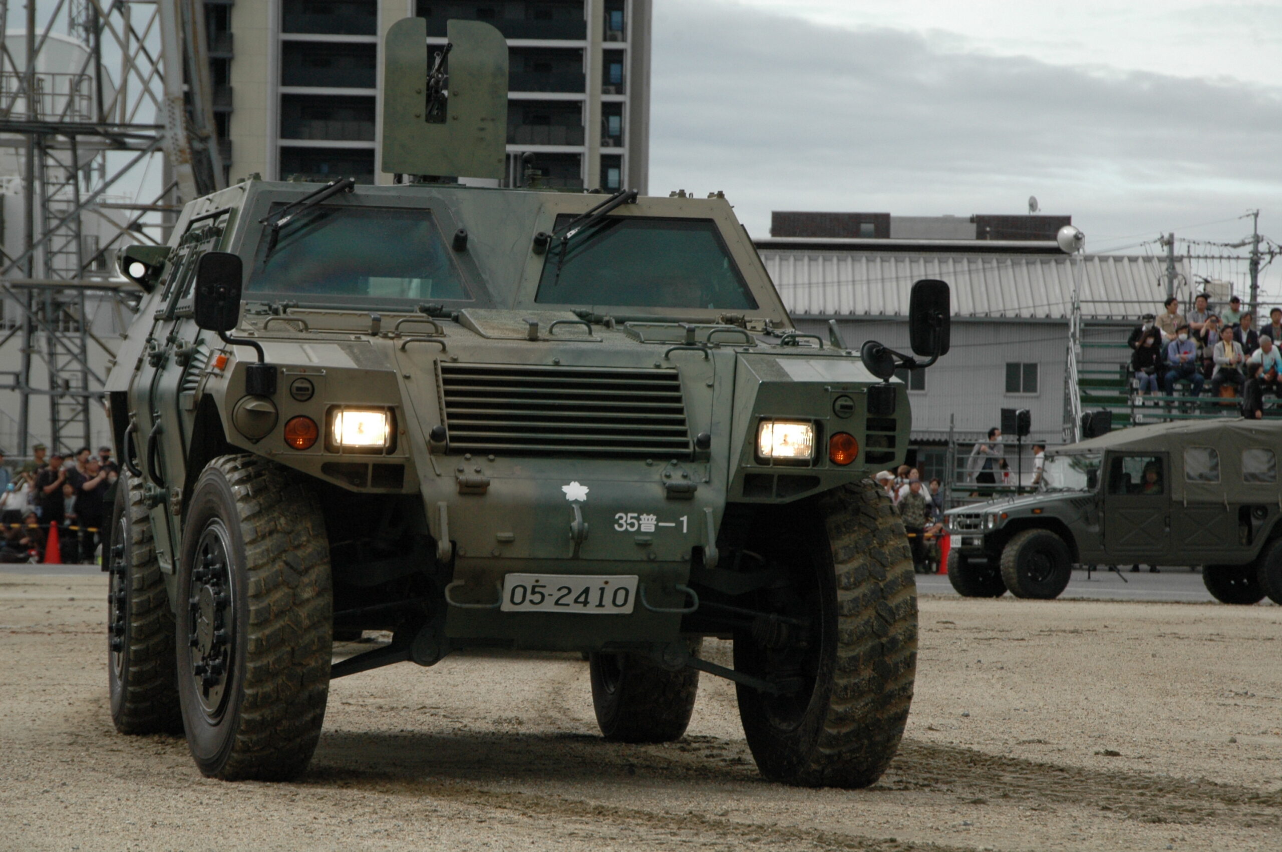 陸上自衛隊の軽装甲機動車（LAV）